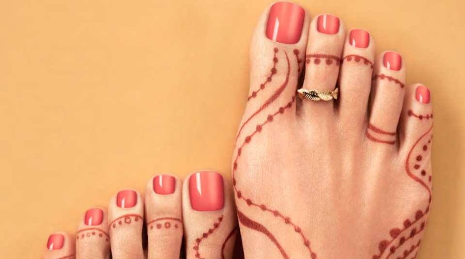 Pedicura Elva con Esmaltado Permanente